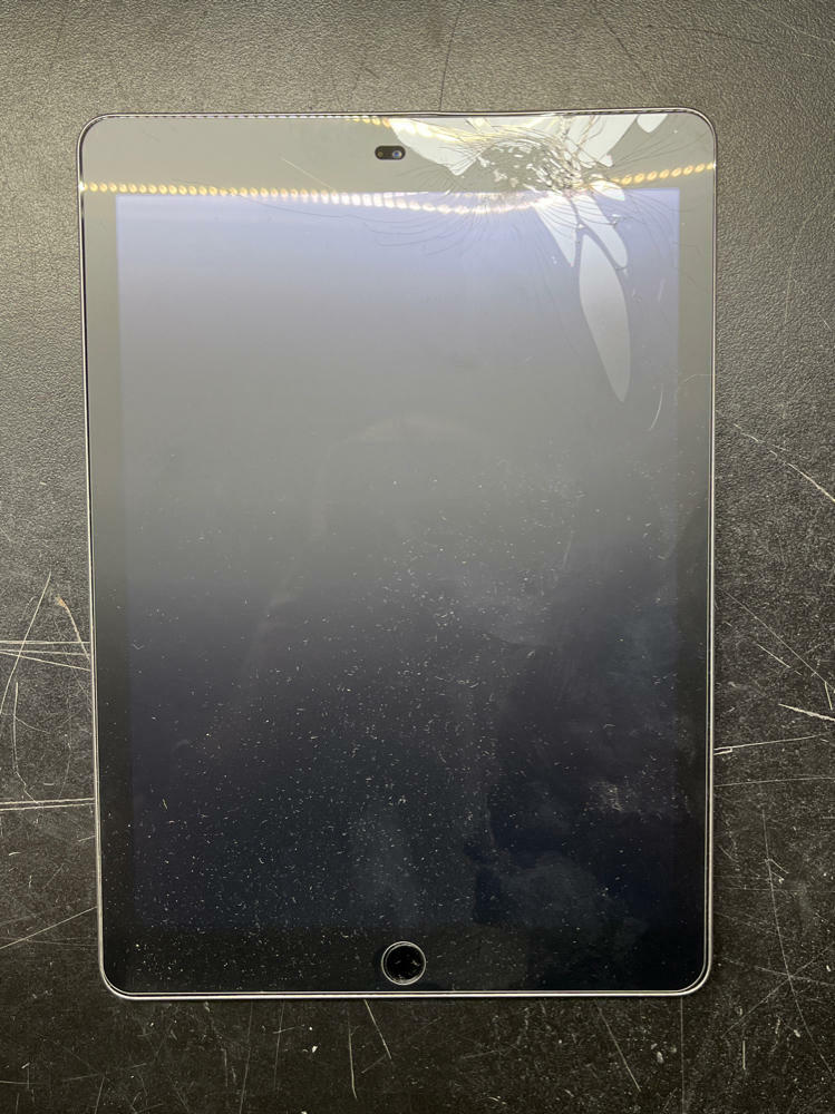 Apple iPad A1822 5th Gen Damaged screen